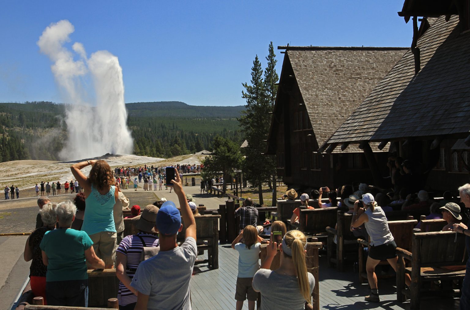 Visiting Yellowstone in September (Weather, Crowds, and Wildlife)