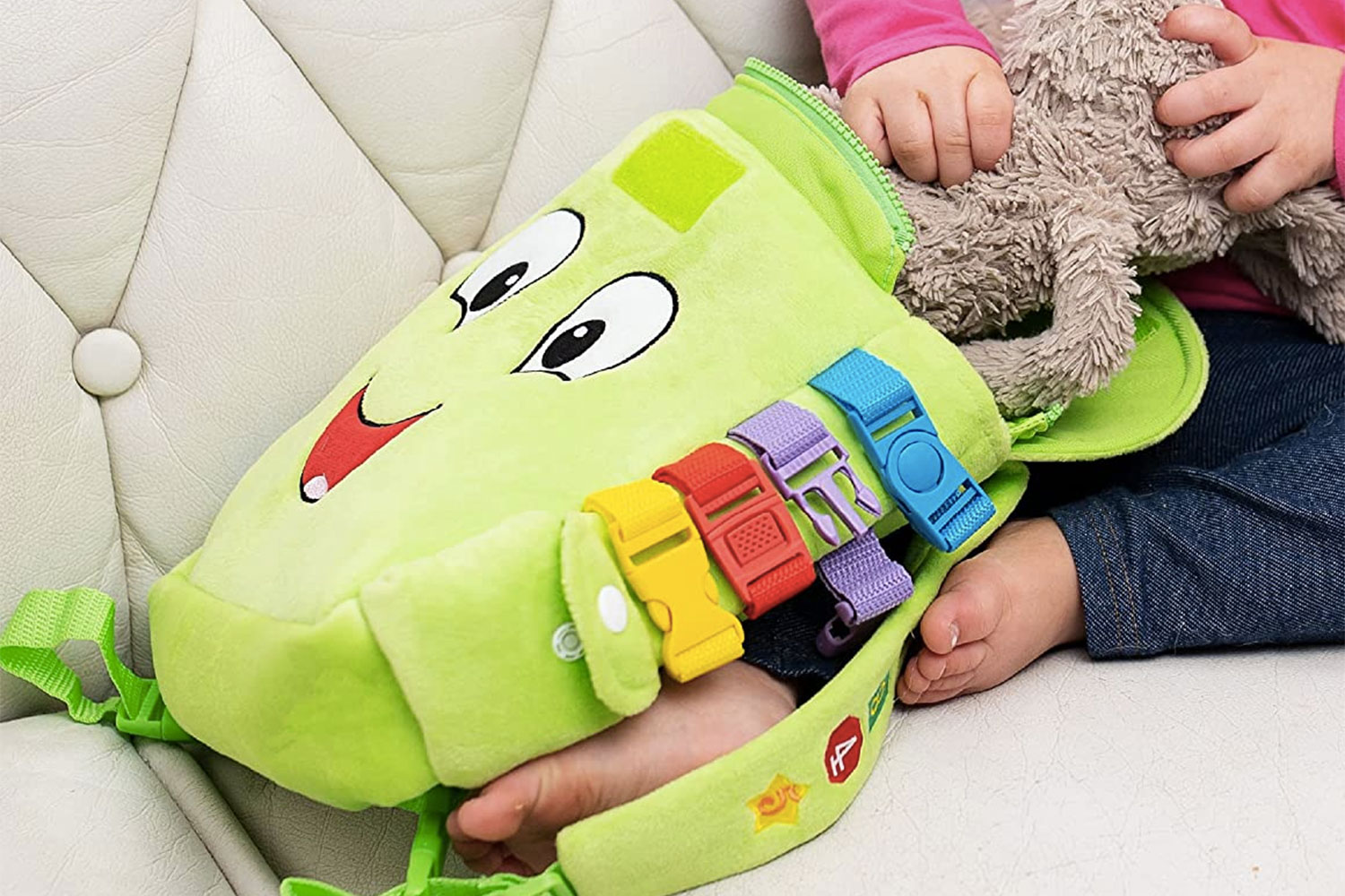 Chosing the Best Toddler Backpack for Travelling - merry-go-round